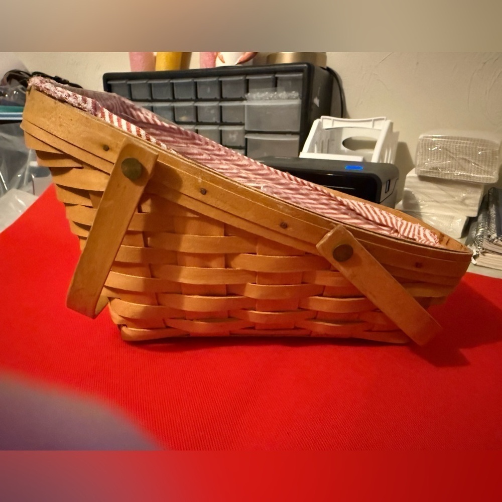 Longaberger Med. Vegetable Basket With‎ Red/Wht Candystripe Liner and Protector